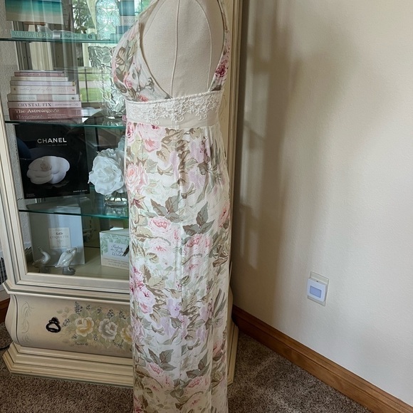 Majorellle Sz Small Floral Maxi with Lace Cream Pink - Picture 7 of 10